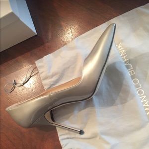 Manalo Blahnik silver pump